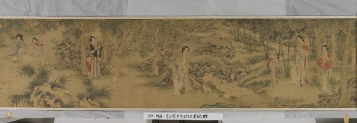 庭の女性と子供たち（シルクにインクとカラー）