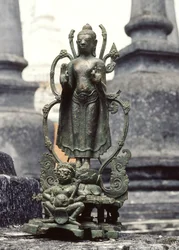 議論の姿勢をとる仏陀（ブロンズ