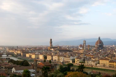 イタリア, トスカーナ州, フィレンツェ, ミケランジェロ広場からの市街の高台からの眺め, 2022年（写真）