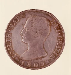 スペインの銀貨（ドゥーロまたはピアストラ）：ジョセフ・ナポレオンの時代（1808-1813年）。1809年 直径4cm ナポリ、ムゼオ・アルケオロジコ