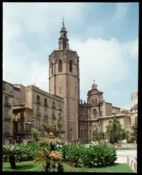 バレンシア（Valencia）の大聖堂のミカレット（MiqueletまたはEl Miguelete）の鐘楼の眺め 1381-1429年 スペイン