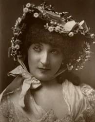 ミス・マルホランド、女優、1884年
