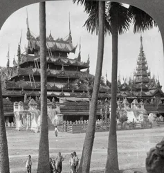 アインダウヤクパゴダ、マンダレー、ビルマ、1908年の近くの異教の王の寺院。