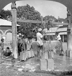 公共水井戸、マンダレー、ビルマ、1908年。