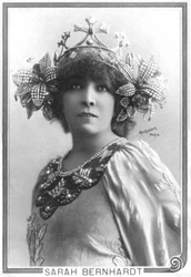 アンリエット・ロジーヌ・ベルナール、別名サラ・ベルナール（1844-1923年）、エドモン・ロスタン作『遠国の姫君』の役として