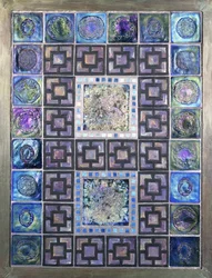 花と幾何学的なデザインで成形された、20世紀のファブリルグラスタイルパネル（ファブリルグラスタイル）