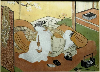屏風のある室内に横たわる恋人たち 書道箱 錦絵 鈴木春信（1725-1770年頃）作 1765年頃 日の丸。20,6x27,8 cm 個人蔵