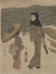 黒いフードと傘を持った女性が若いアテンダントと一緒に歩いています。