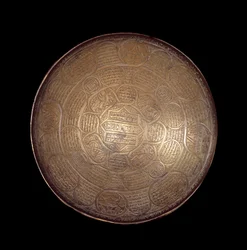 東洋美術：銅と銀のボウルの装飾。13～14世紀。シリア出土パリ、ルーヴル美術館