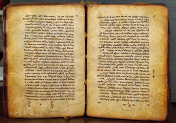 使徒言行録のページ、新約聖書、ペシッタ版（シリア教会の標準版）、1216年頃（ベラム紙）