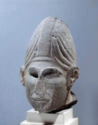 東洋のアンティーク：シリアの神の頭部。紀元前2500年頃、シリアのジャブールから。パリ、ルーブル美術館