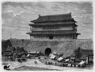 19世紀の天安門、北京のPorte de la Purete Celeste。エドゥアール・シャルトン編『Le Tour du Monde, Nouveau journal des Voyages』（パリ）に掲載されたモラシュ博士の写真をテイラーが描いたものを元にしたエングレーヴィング。