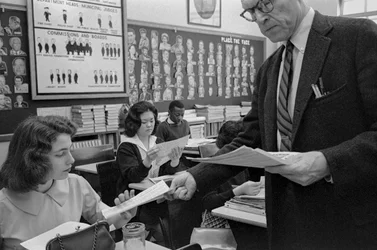 1960年、ワシントン州シアトルにある都市部の公立校、ジェームズ・A・ガーフィールド高校（写真）。