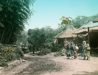 宮ノ下への道で遊ぶ子供たち 1900年～1915年頃（写真）