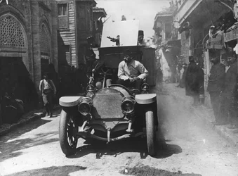 若いトルコ人が所有する装甲車、1909年