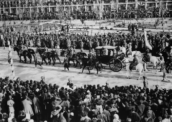 戴冠式の行列、テヘラン、1926年