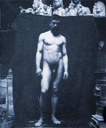 イーキンのスタジオでのサミュエルマレーのヌードポートレート、1890年（cyanotype）