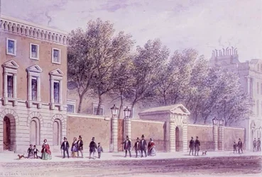 銀行の向かい、プリンシズ ストリートの食料品店ホールへの新しい入り口。 1842年建立。