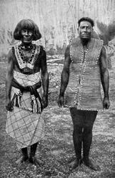戦争と日常の腰布の儀式用衣装、ギルバート諸島、1922
