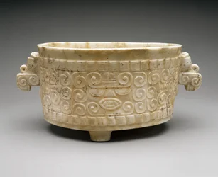 三脚型花瓶（鳥柄）、ターミナルクラシック、800～1000年（大理石製