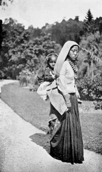 彼女の子供と一緒のネパールの女性、c1910