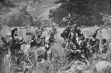ズールー族のミュージシャンと聴衆、1912年