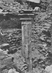 ロンドンのブラックフライアーズ修道院のホールの柱、1906年
