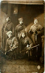 1918年にロシアのペトログラードに向かう前の赤軍兵士のグループ