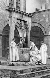 1922年、イタリア、モンテオリヴェートマッジョーレ修道院の修道士のグループ