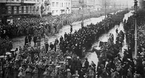 1917年4月5日、ロシア、2月革命の犠牲者のための追悼式