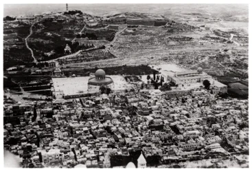 1931年に1933年にツェッペリンから見たパレスチナ、エルサレムのオマールモスクの航空写真