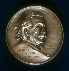 アルバート・アインシュタイン1879-1955、数理物理学者、c1979