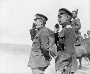 1917年の第一次世界大戦、ロシア軍の見直し中のアレクサンドルケレンスキー