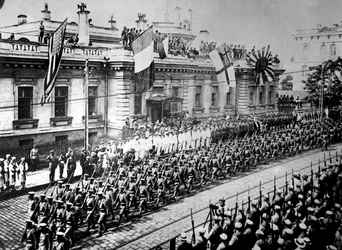 1918年9月、ロシアのウラジオストクでの連合軍の兵士と船員
