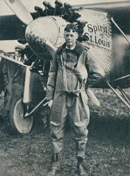 アメリカの飛行士チャールズリンドバーグと彼の飛行機、セントルイスの精神、c1927 c1937