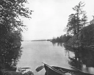 カナダ、セントローレンス川の千の島々の間、c1900。