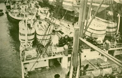 Leviathanに乗った印象的な一連のボート、c1930。