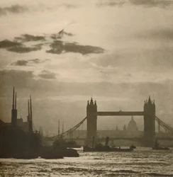 船がプールからロンドンを見るように、c1935。
