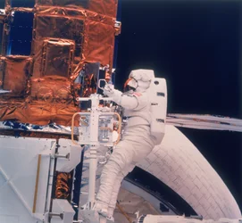 シャトルミッションの宇宙飛行士41-C、1984