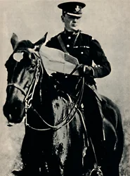 1915年、1945年に軍に戻った。