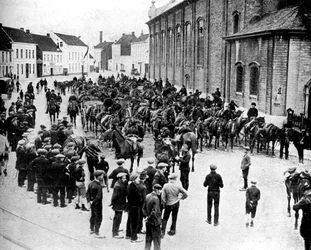 1914年の第一次世界大戦、ベルギーのゲント近郊での戦闘に備え、クルップによって作られたベルギーの銃