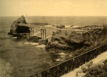 ビアリッツ-Rocher de la Vierge、c1930。