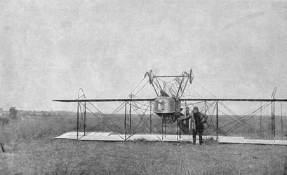 複葉機がフィールドで墜落、第一次世界大戦、フランス、1915