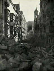 第二次世界大戦、1942年1944年のマルタの通りへの爆弾の損傷。