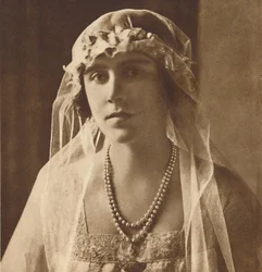 プリンセスメアリーと子爵ラセルの結婚式での花嫁介添人、1922年、1937年
