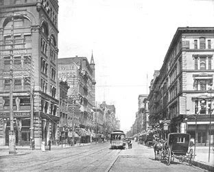 アメリカ合衆国ミズーリ州セントルイスのチェスナットストリートから北のブロードウェイ、c1900。