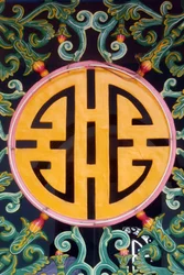 Cao Dai Holy See Temple.窓に施されたオーナメント