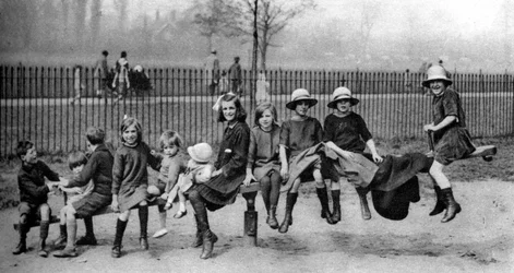 公園の子供たち、ロンドン、1926-1927