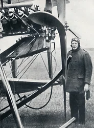 チャーチルは飛行機に興味を持ち、最大の可能性を予見しました、1914、1945
