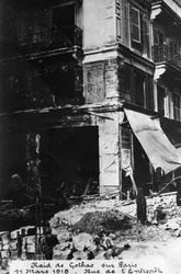 1918年3月11日、パリのドイツゴータ爆撃機による襲撃後の被害